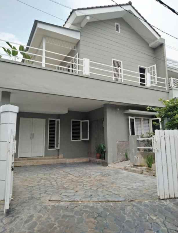 dijual rumah griya loka bsd tangsel