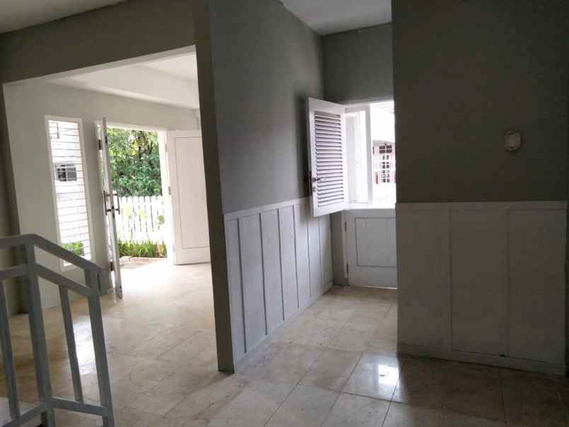 dijual rumah griya loka bsd tangsel