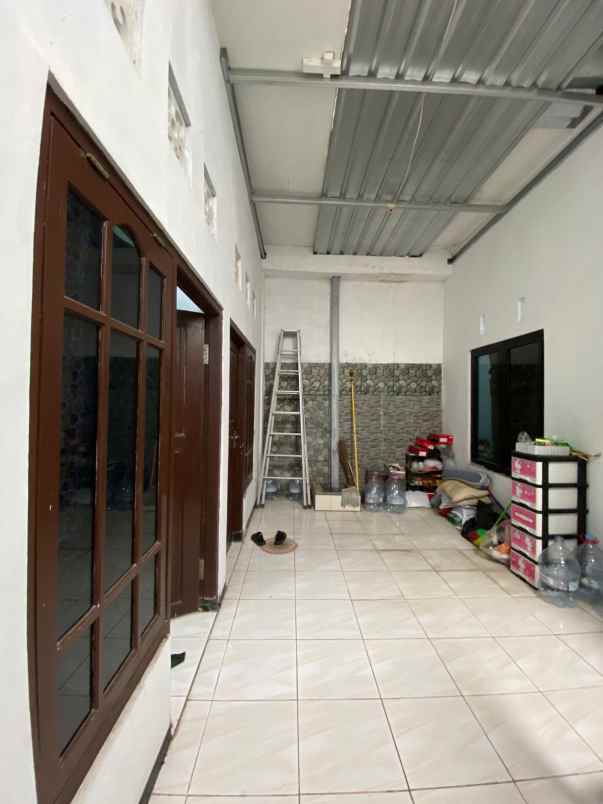 dijual rumah griya shanta