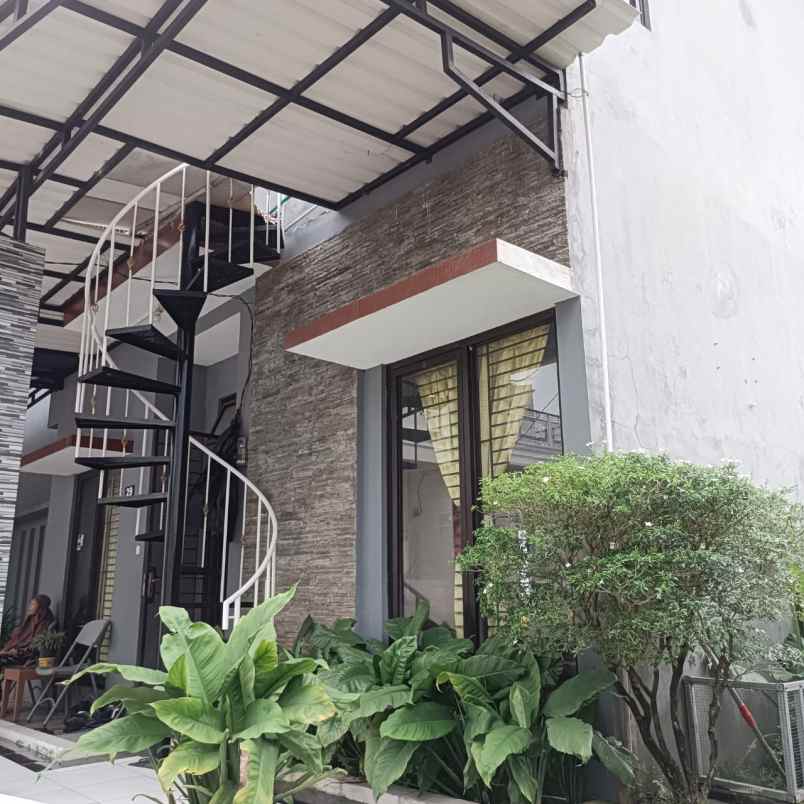 dijual rumah h baping susukan ciracas