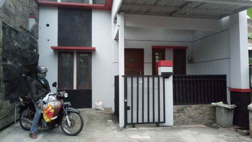 dijual rumah h naman