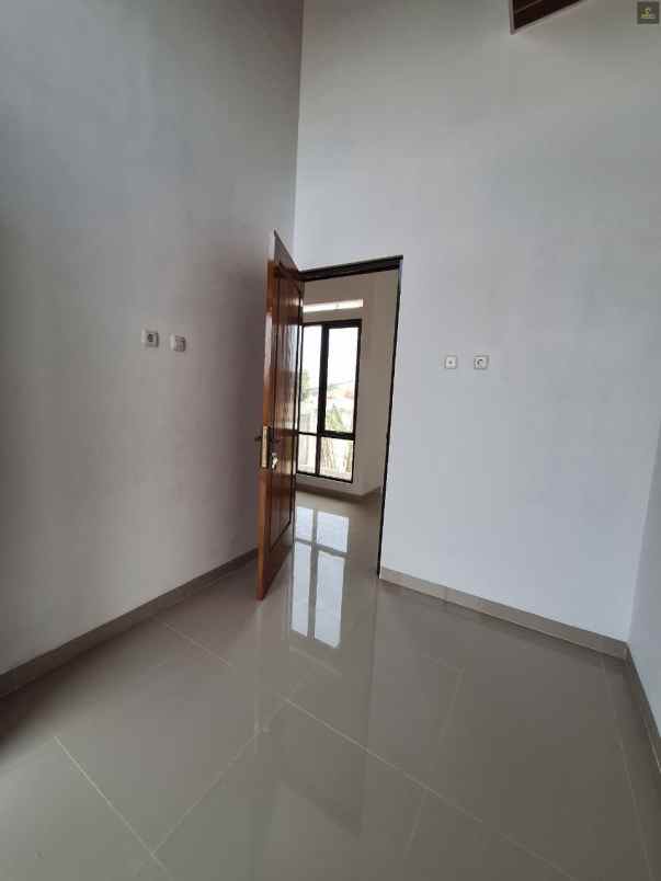 dijual rumah h naman