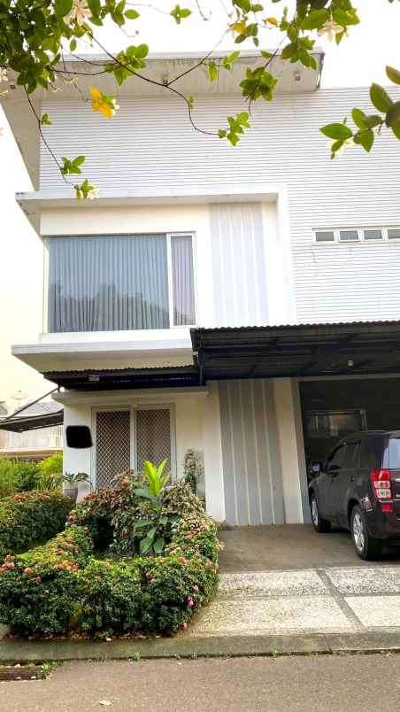 dijual rumah hook 2 5lt di kota wisata cibubur