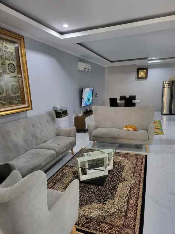 dijual rumah hunian cantik terawat bsd city