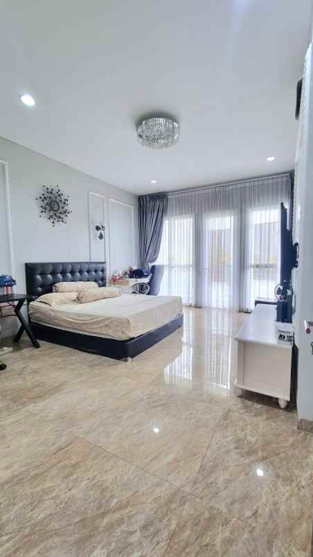 dijual rumah jakarta garden city