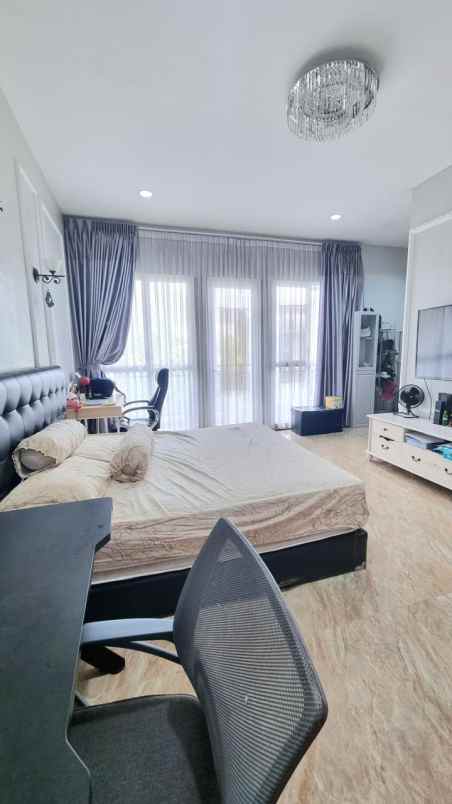 dijual rumah jakarta garden city