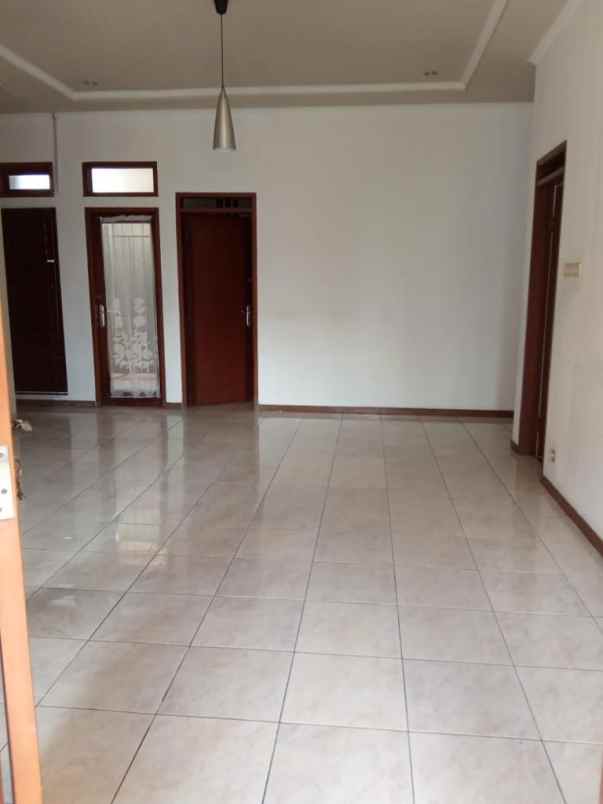 dijual rumah jalan abadi regency