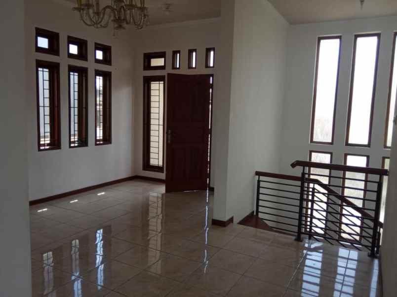 dijual rumah jalan abadi regency