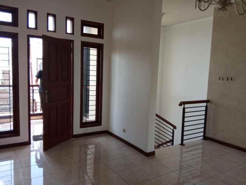 dijual rumah jalan abadi regency