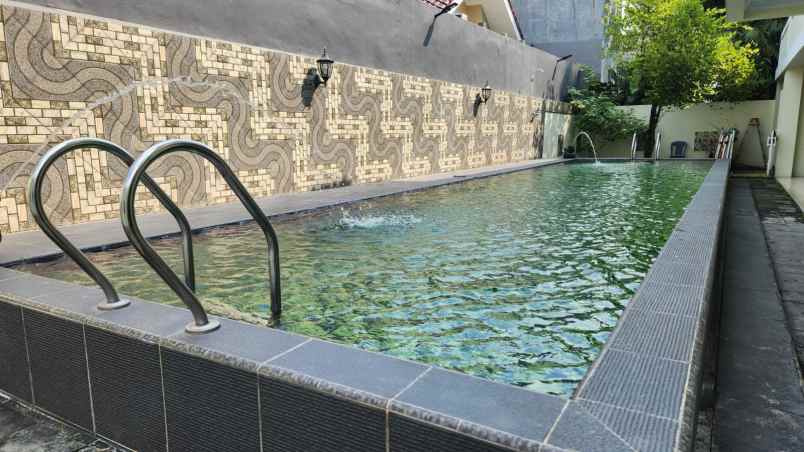 dijual rumah jalan boulevard palem raya
