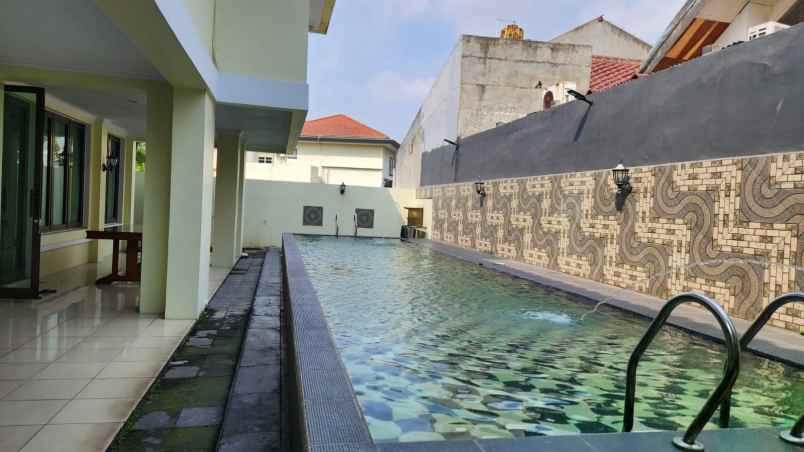 dijual rumah jalan boulevard palem raya