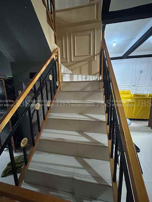 dijual rumah jalan brigjend katamso gg