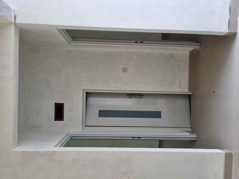 dijual rumah jalan cisaat setu