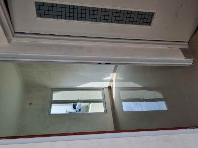 dijual rumah jalan cisaat setu