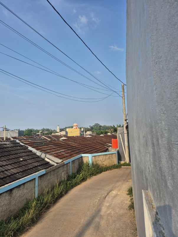 dijual rumah jalan cisaat setu