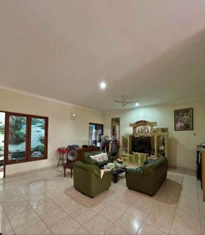 dijual rumah jalan darmo hill