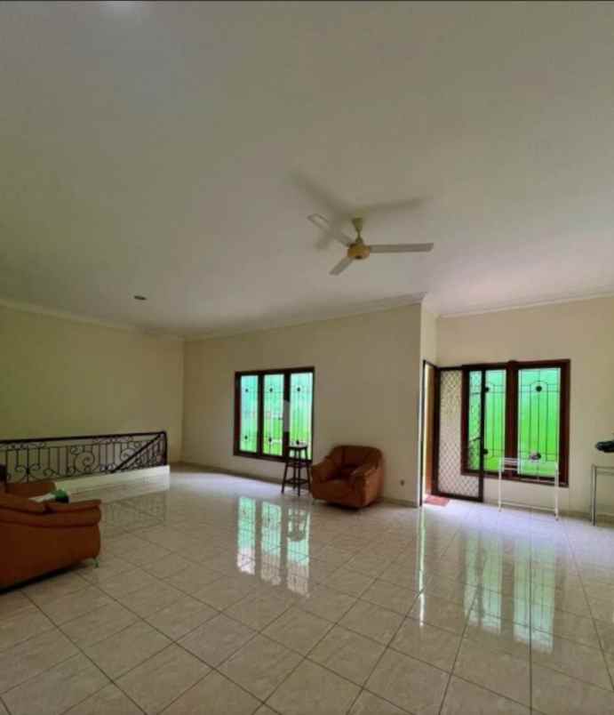 dijual rumah jalan darmo hill