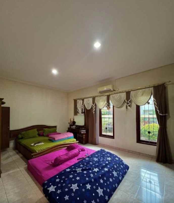 dijual rumah jalan darmo hill