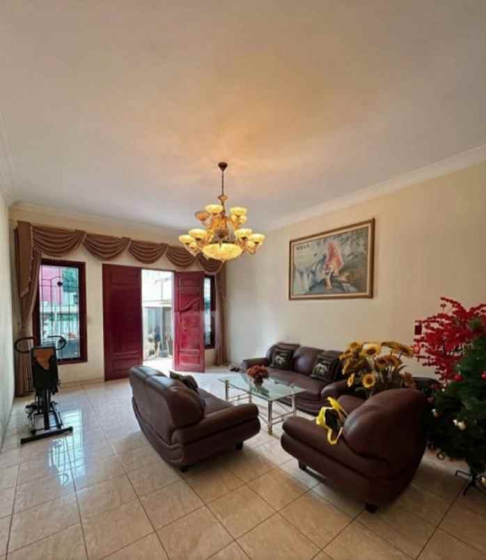 dijual rumah jalan darmo hill
