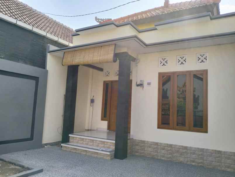 dijual rumah jalan gunung guntur