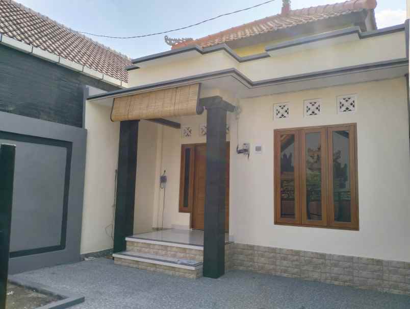 dijual rumah jalan gunung guntur