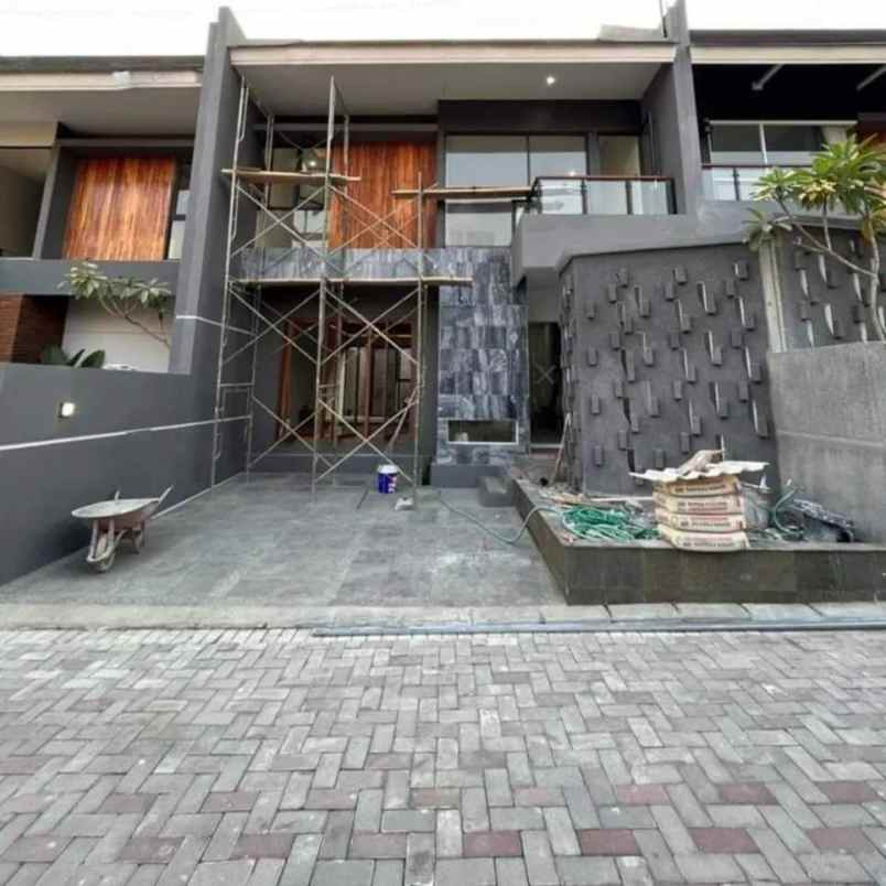 dijual rumah jalan kaliurang km 8