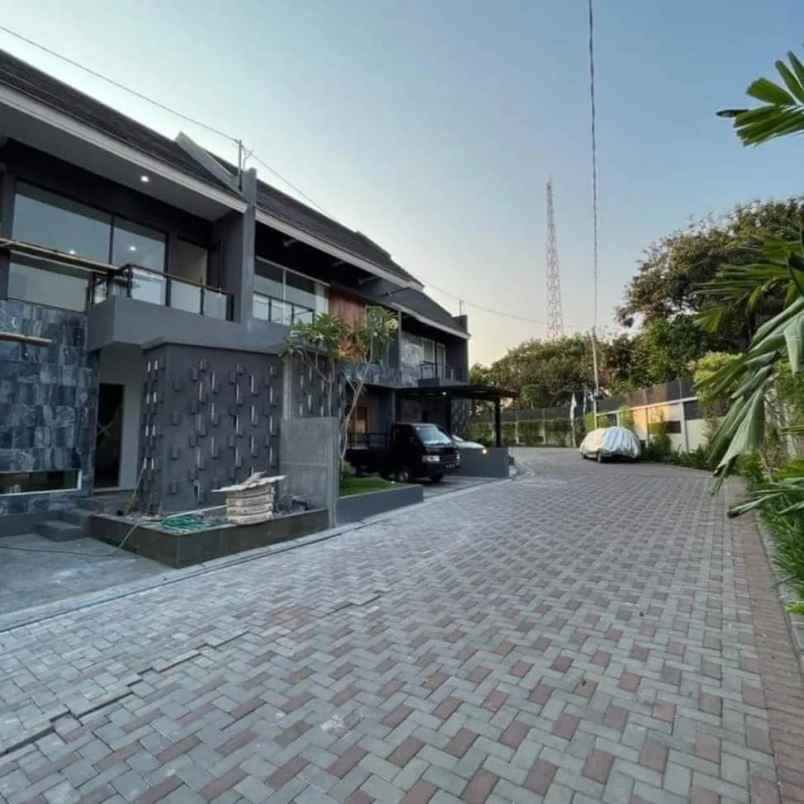 dijual rumah jalan kaliurang km 8