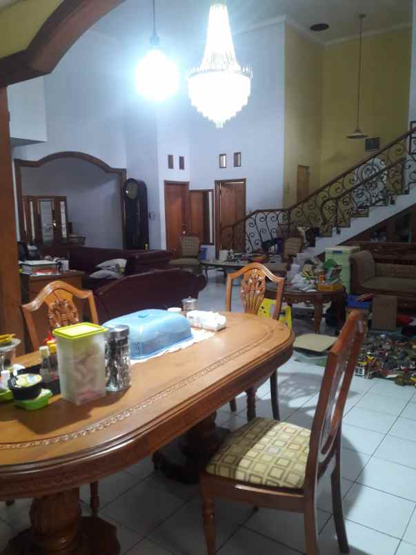 dijual rumah jalan kawaluyaan