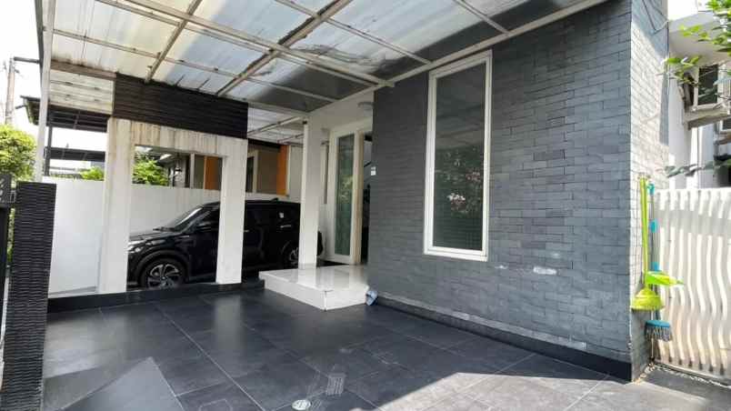 dijual rumah jalan kenari utara no 10