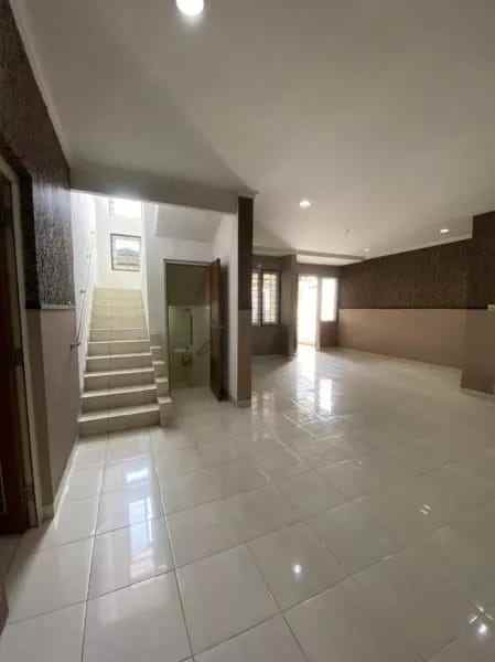 dijual rumah jalan kenari utara no 10