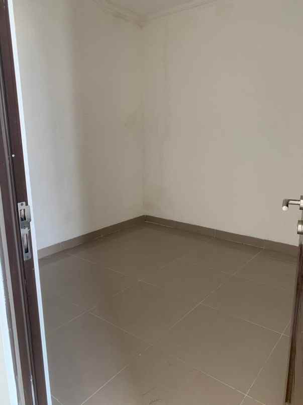 dijual rumah jalan parakan pd benda