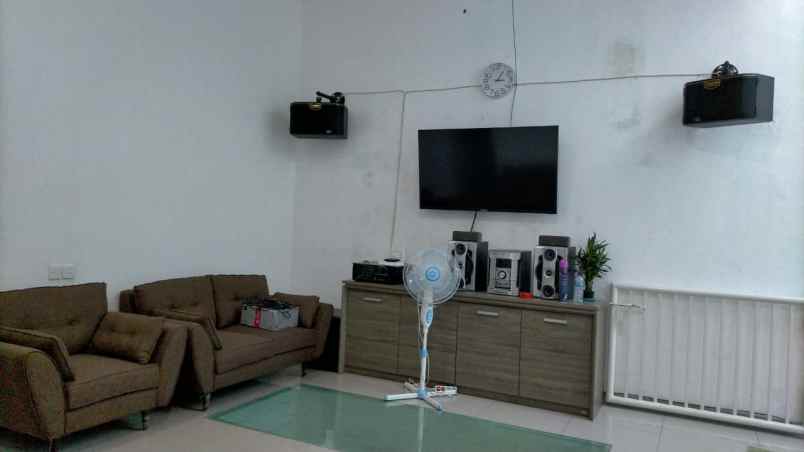 dijual rumah jalan petemon