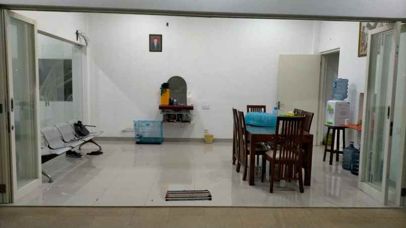 dijual rumah jalan petemon