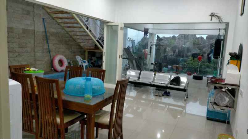 dijual rumah jalan petemon