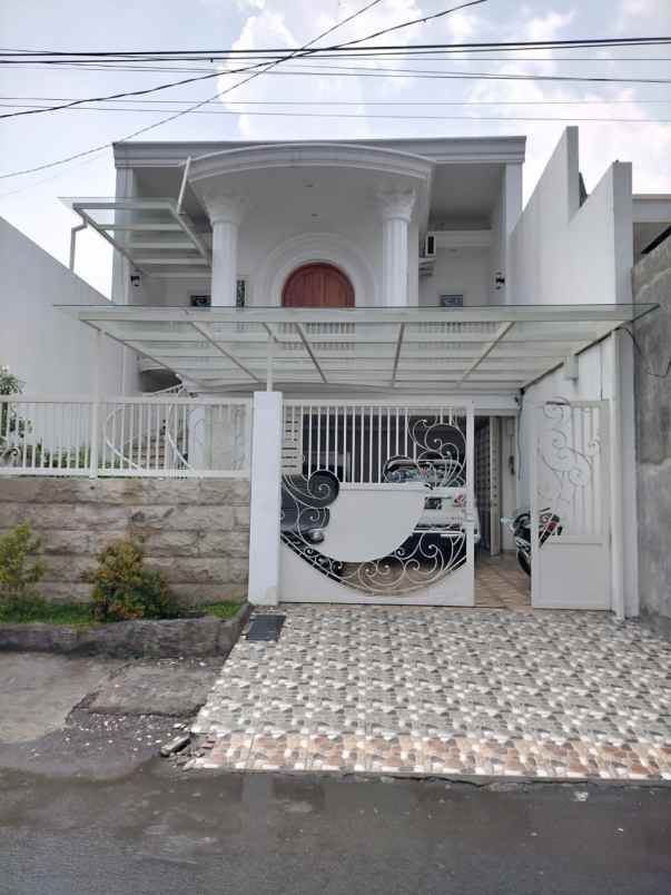 dijual rumah jalan petemon