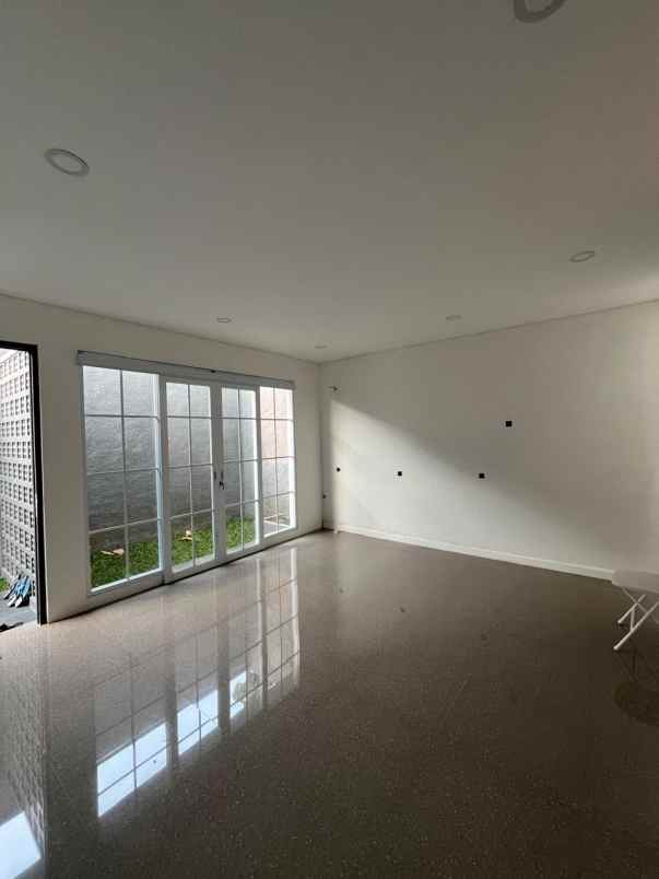 dijual rumah jalan raya cinere limo