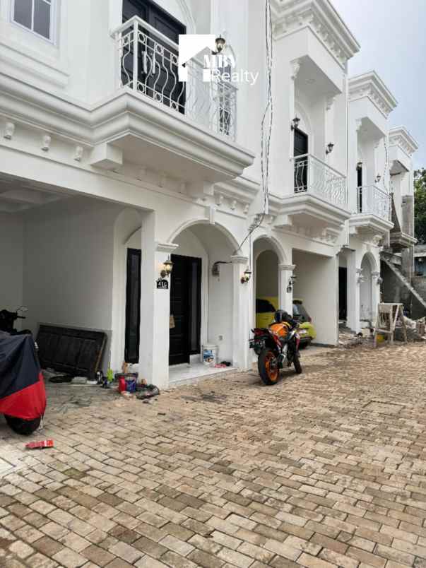 dijual rumah jalan raya jagakarsa