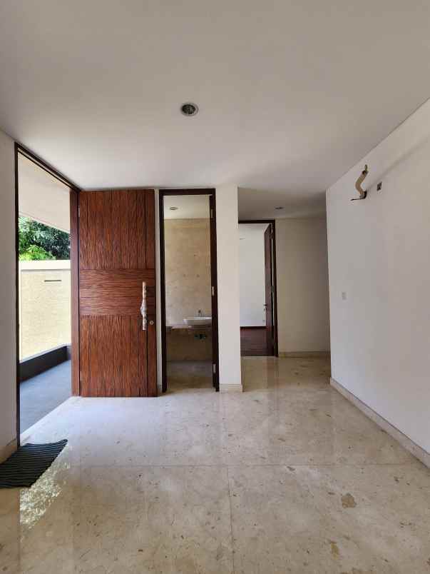 dijual rumah jalan raya kemang ampera