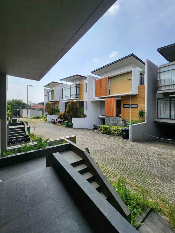 dijual rumah jalan raya kemang ampera