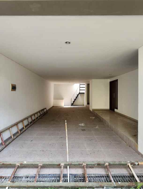 dijual rumah jalan raya kemang ampera