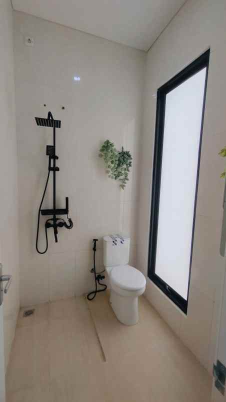 dijual rumah jalan raya lengkong wetan