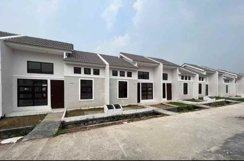 dijual rumah jalan raya megu cisoka