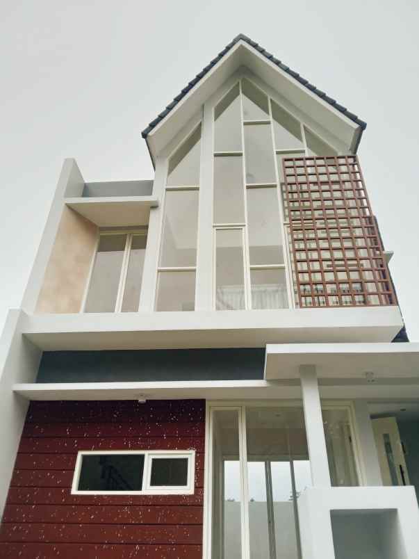 dijual rumah jalan raya surabaya malang