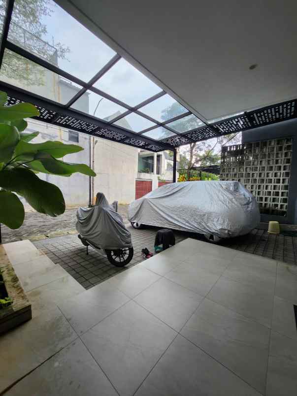 dijual rumah jalan raya veteran bintaro
