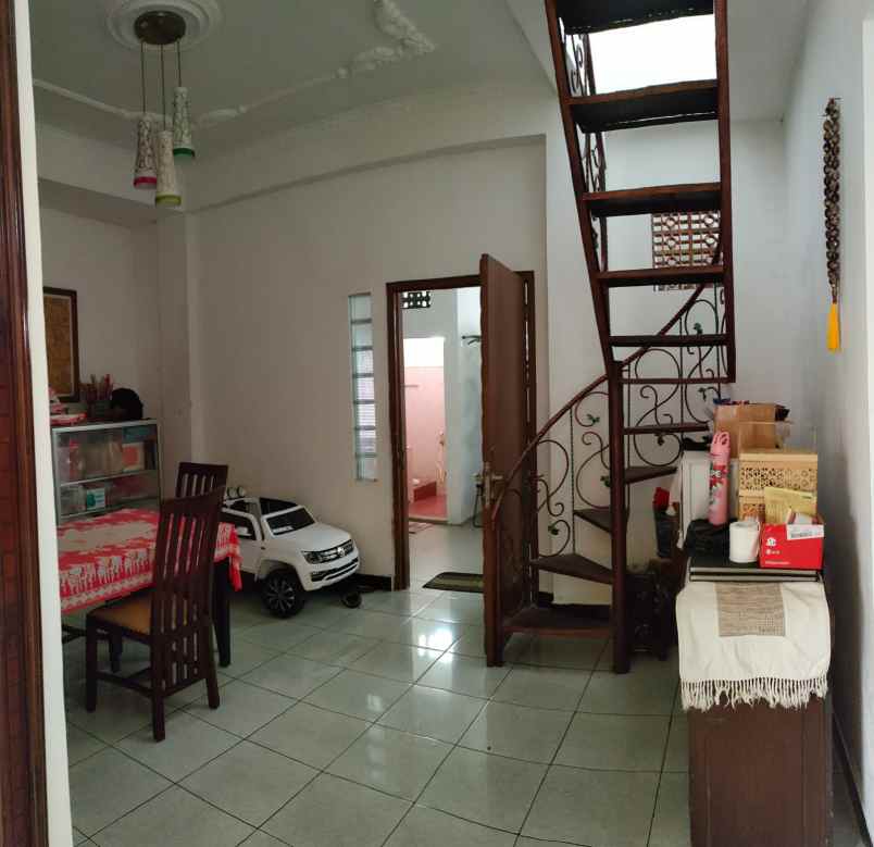 dijual rumah jalan sadewa