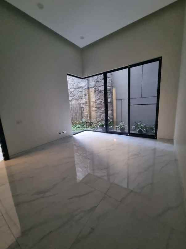 dijual rumah jalan taman golf