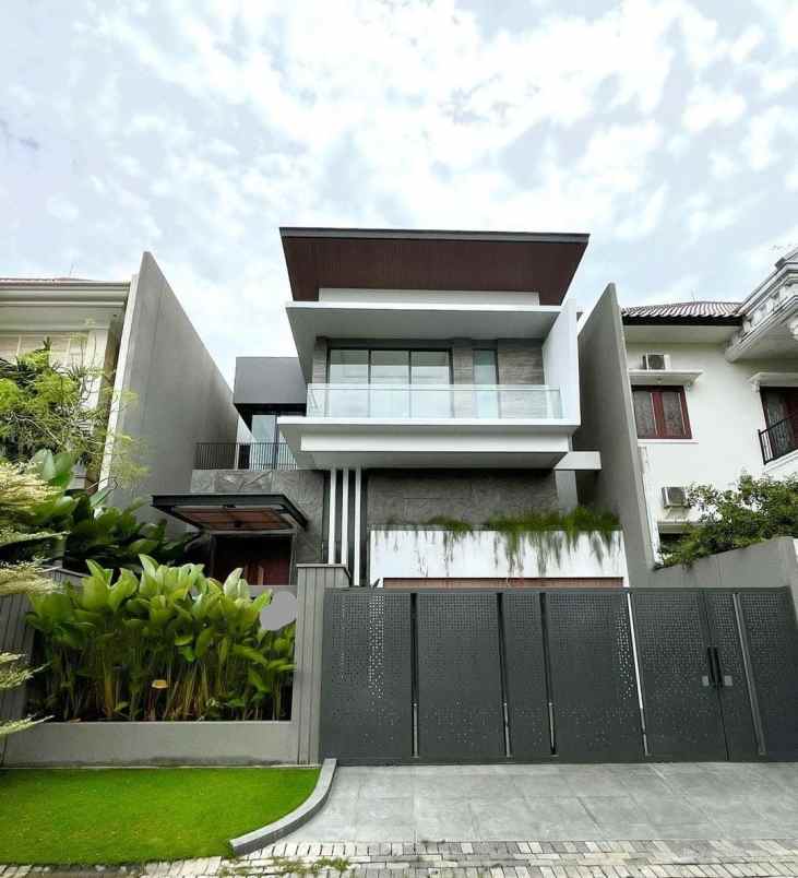 dijual rumah jalan taman golf