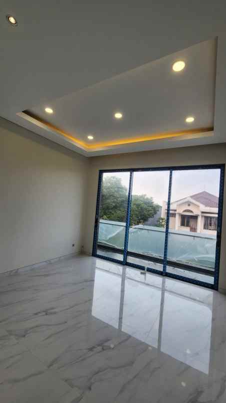 dijual rumah jalan taman golf