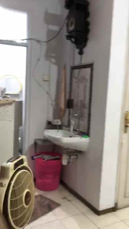 dijual rumah jalan villa valensia