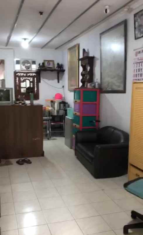 dijual rumah jalan villa valensia